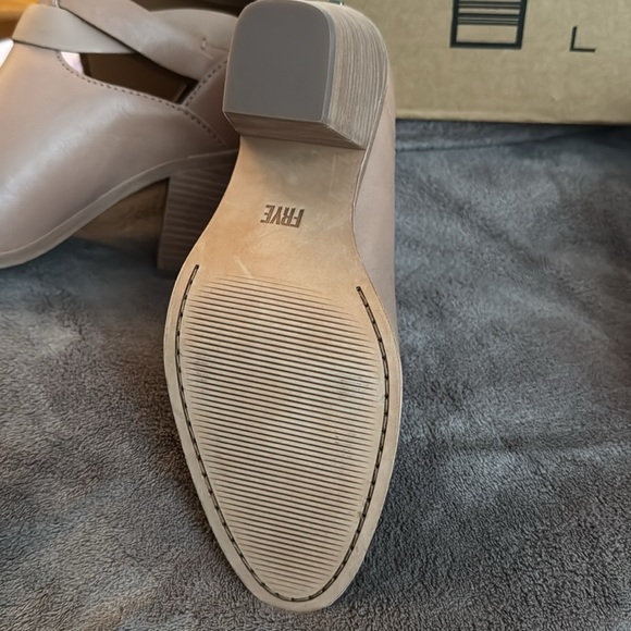 NIB.  FRYE WEAVE TOP BOOTIE 7.5M - Picture 3 of 5